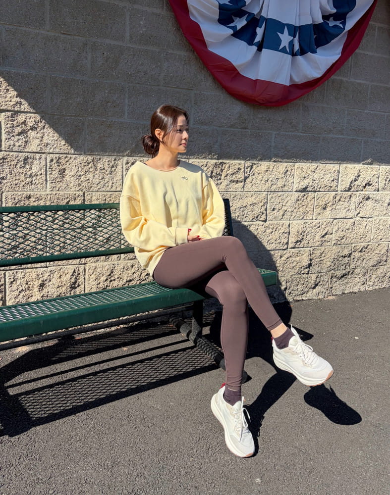 손태영, 뉴욕 사로잡은 '꾸안꾸' 패션의 정석 4 20260406 Rockport 1 2