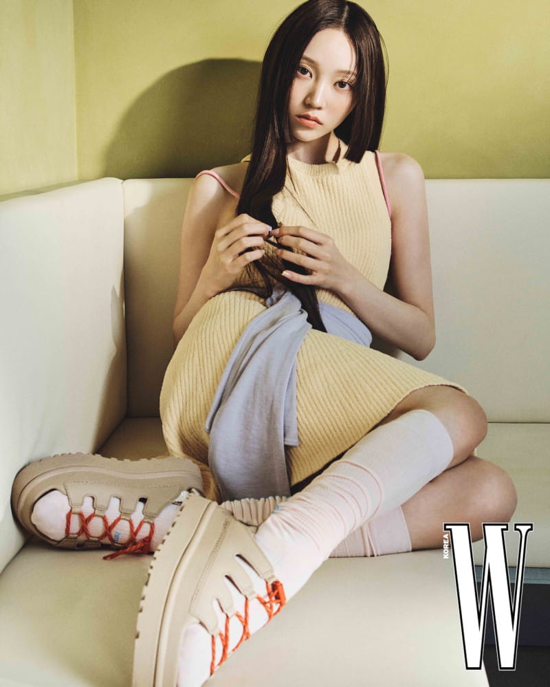 ‘올데이 프로젝트’ 영서, 여름에도 어그 하세요 4 20260408 ugg 1 2