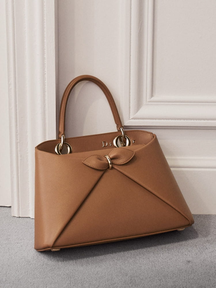 디올, 1952년 아카이브의 재탄생…‘Dior Cigale’ 공개 3 20260410 dior 9 2