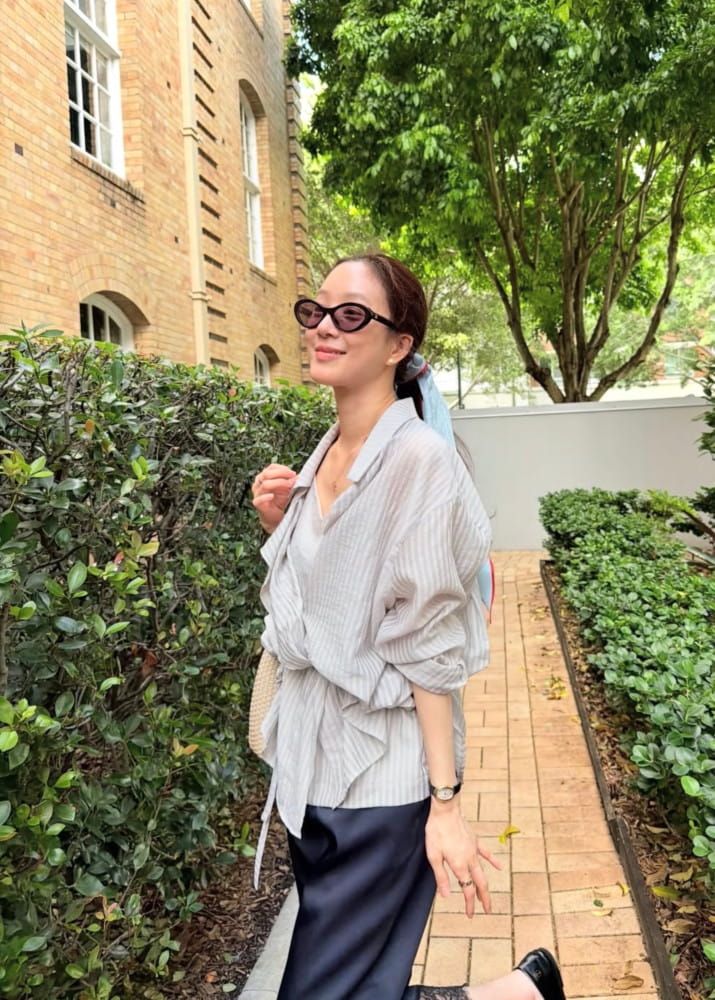 정려원 "슬립 스커트, 어렵지 않아요" 3 20260413 Ryeowon 4 2