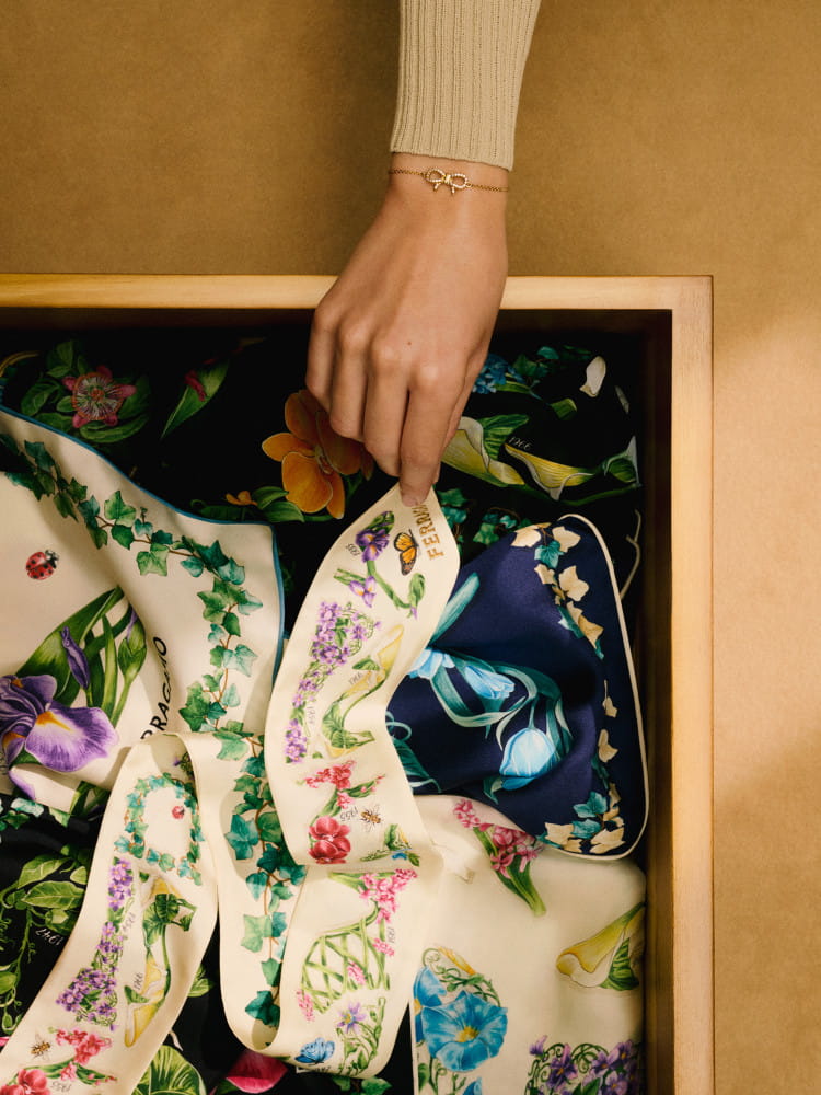 페라가모, 장인정신으로 빚어낸 가정의 달 선물 라인업 8 20260415 FERRAGAMO 1 6