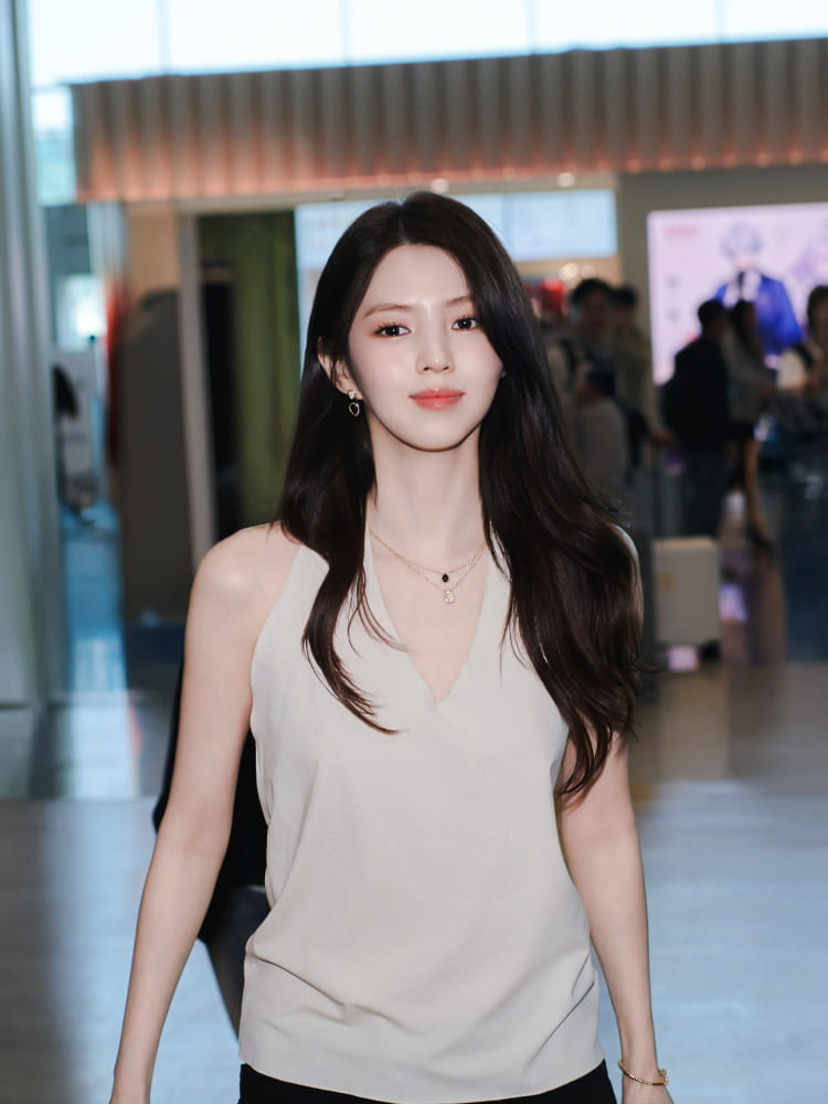 한소희, 우아한 주얼리 레이어링의 정석 4 20260518 Boucheron 1 2