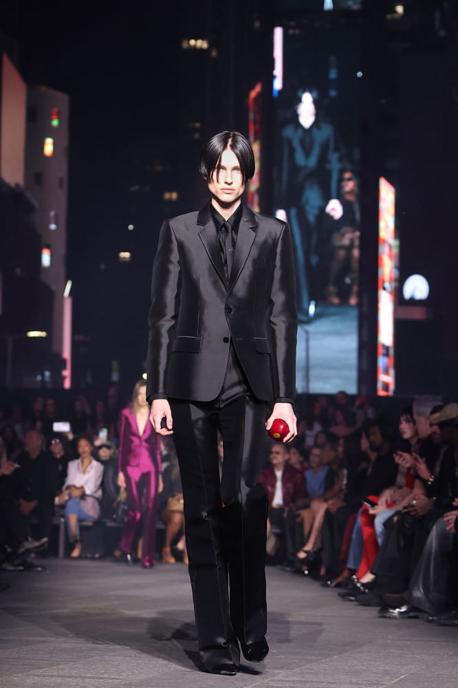 구찌, 뉴욕 타임스퀘어서 ‘구찌코어’ 컬렉션 전격 공개 7 20260518 gucci 11 5