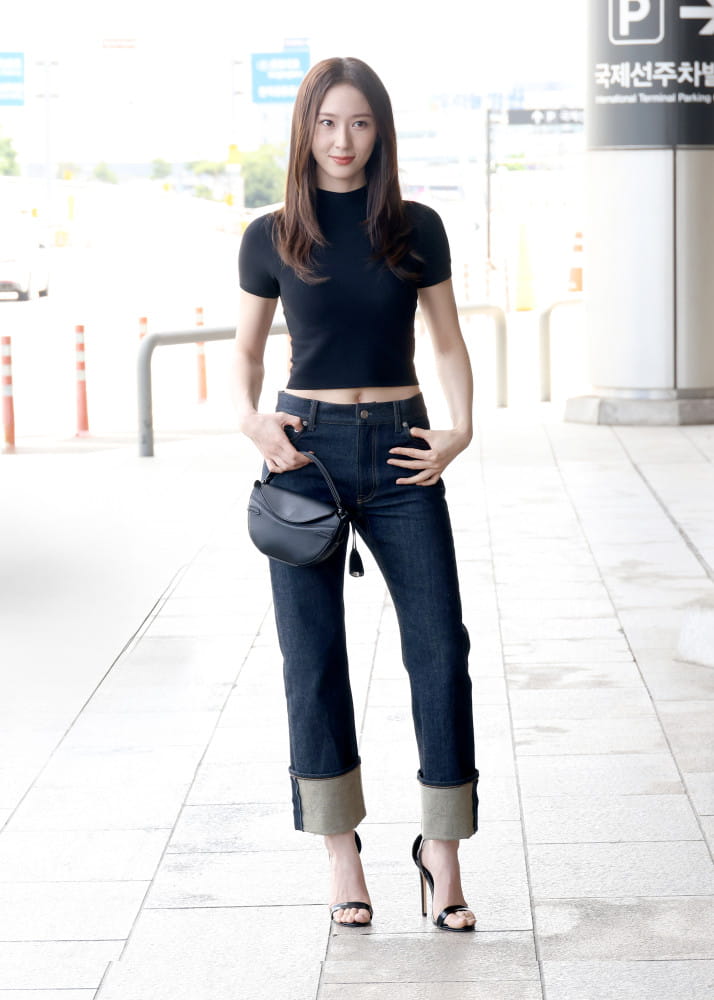 정수정(크리스탈), 니트 탑에 데님 한 장으로 럭셔리하게 3 20260529 Ralph Lauren Korea 5 2