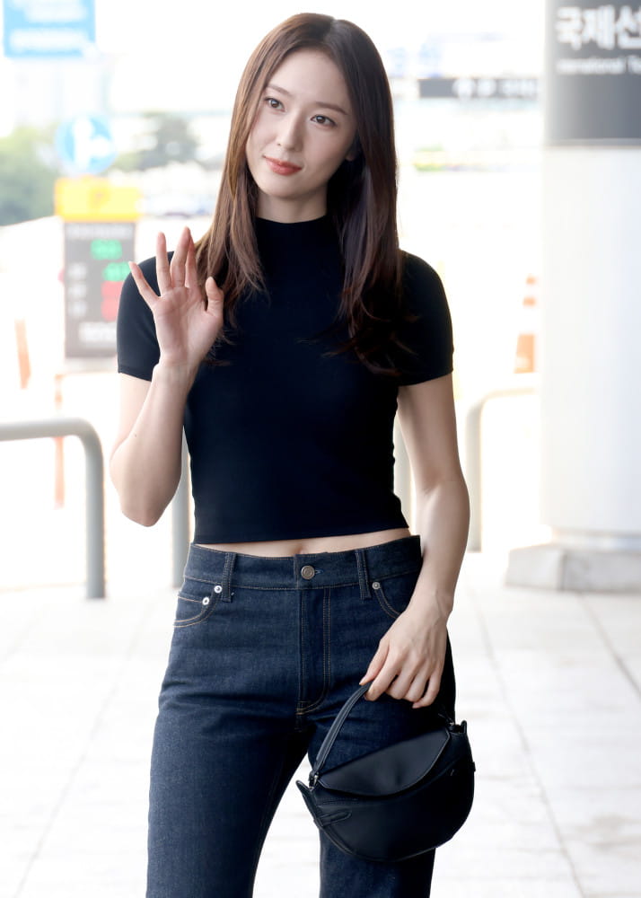 정수정(크리스탈), 니트 탑에 데님 한 장으로 럭셔리하게 1 20260529 Ralph Lauren Korea 7 1