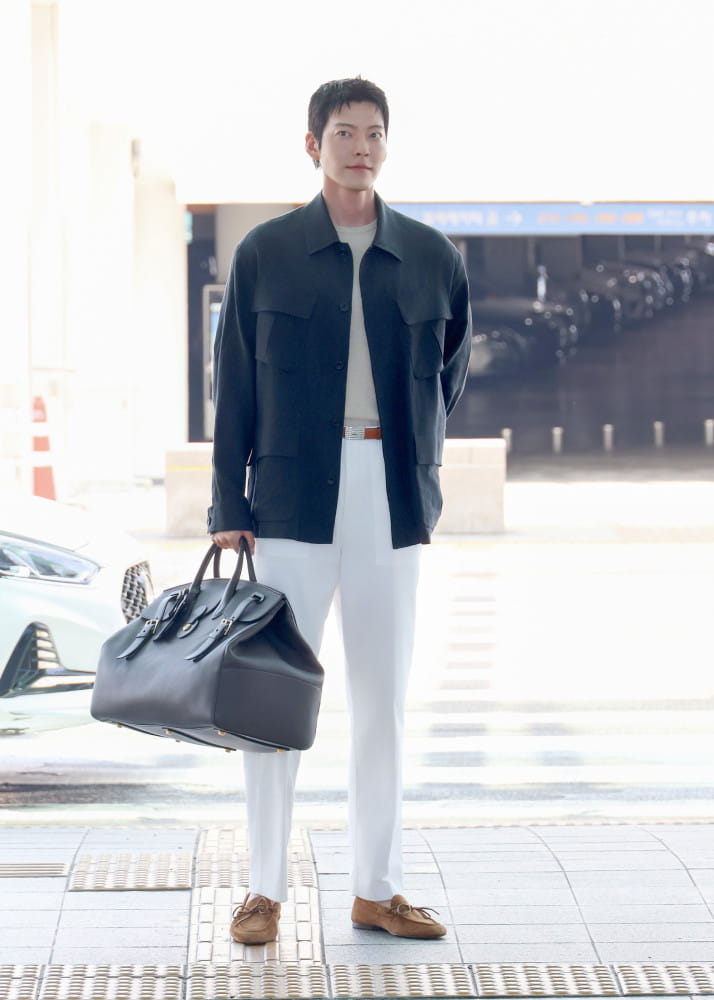 김우빈, 클래식과 여유로움 넘치는 공항 패션 3 20260619 Ralph Lauren Korea 2 2