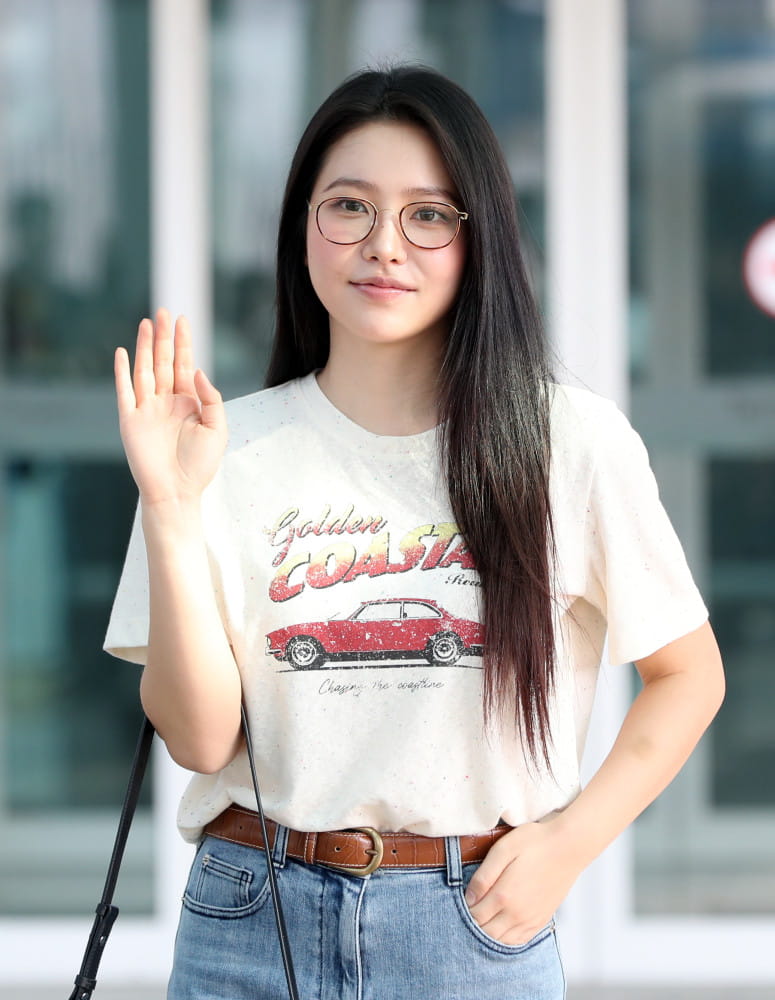 레드벨벳 예리, 안경으로 완성한 지적인 매력 1 20260703 LINDBERG 4 1