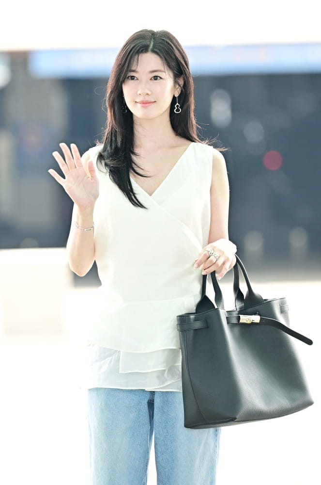 정소민, 청순 미모의 교과서 같은 출국 길 1 20260706 longchamp 2 1