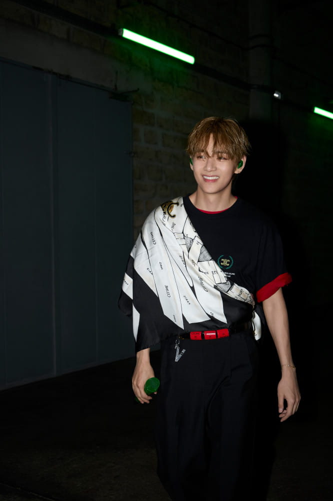 BTS 뷔, 셀린느 특별 제작 커스텀 룩으로 시선 집중 8 20260723 celine 4 6