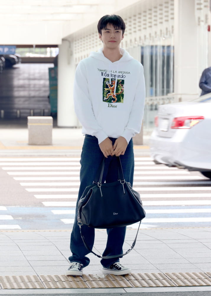 엑소 세훈 출국길 … 독보적인 시크 캐주얼 룩 3 20260723 dior 8 2