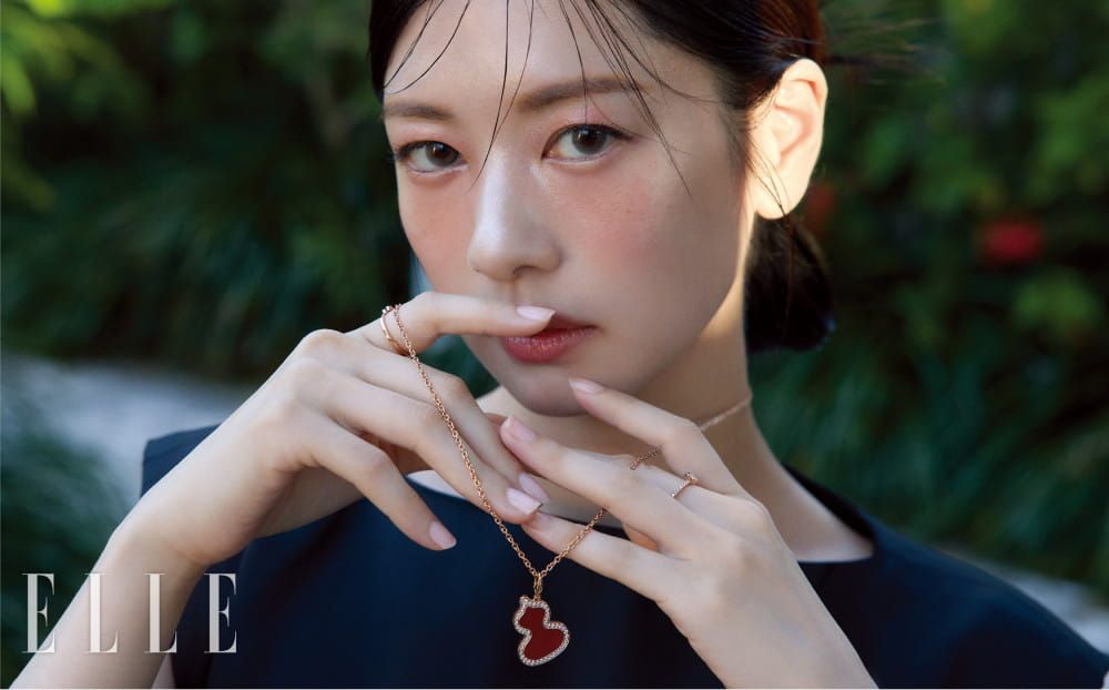 정소민, 차분하고 세련된 서머 주얼리 레이어링 1 20260724 Qeelin 3 1