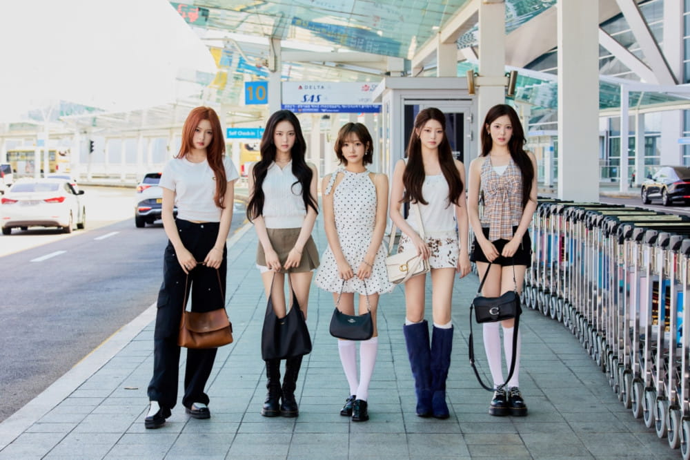 그룹 키키, 젠지 감성 가득한 공항 패션 2 20260810 coach 1 2