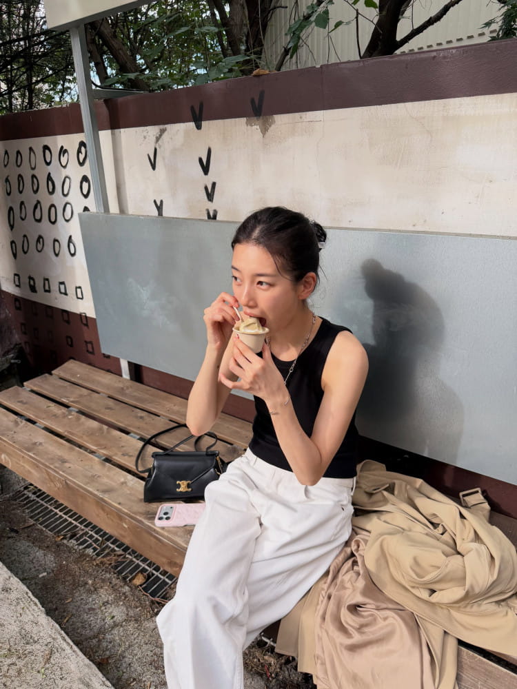 수지, 인스타그램 속 청순 데일리룩 화제 6 20260812 celine 4 6