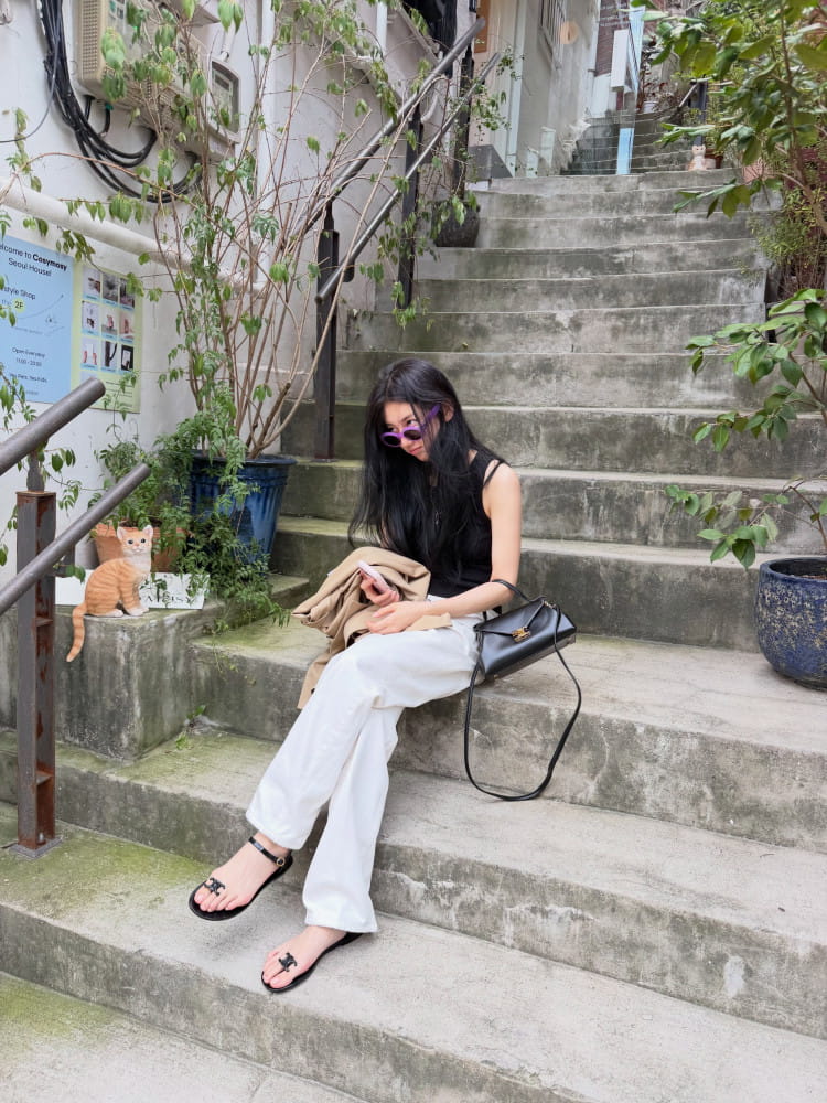 수지, 인스타그램 속 청순 데일리룩 화제 1 20260812 celine 5 1