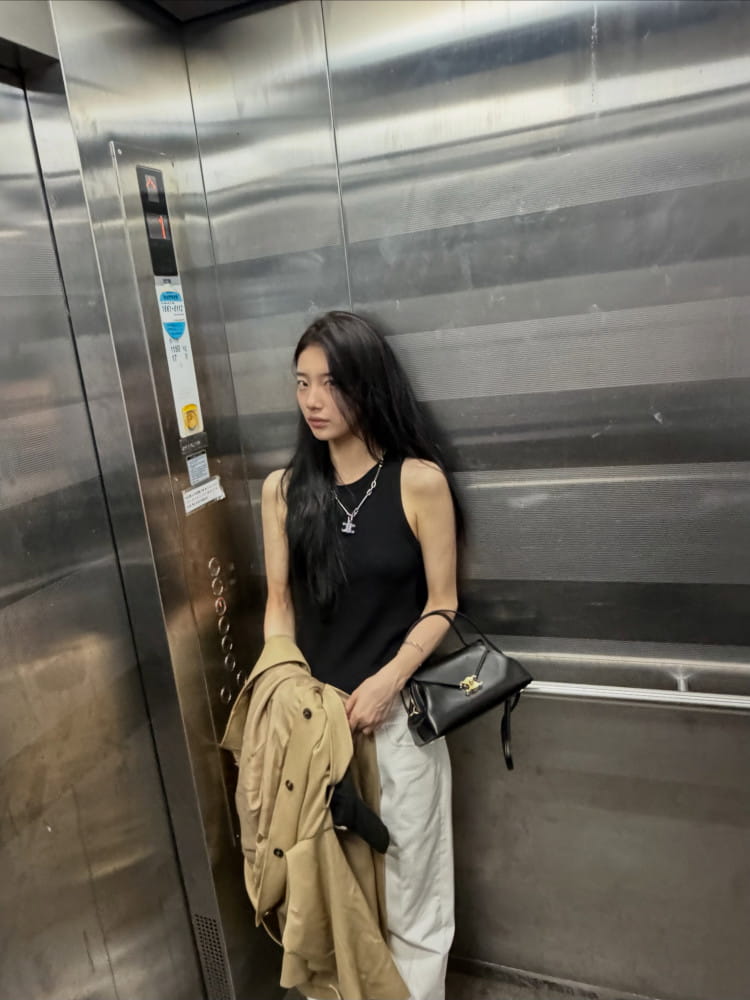 수지, 인스타그램 속 청순 데일리룩 화제 7 20260812 celine 7 7