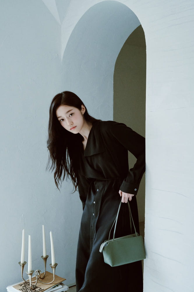 노윤서, 감도 높은 간절기 모던 룩 2 20260818 LESHOP BLANC 4 2