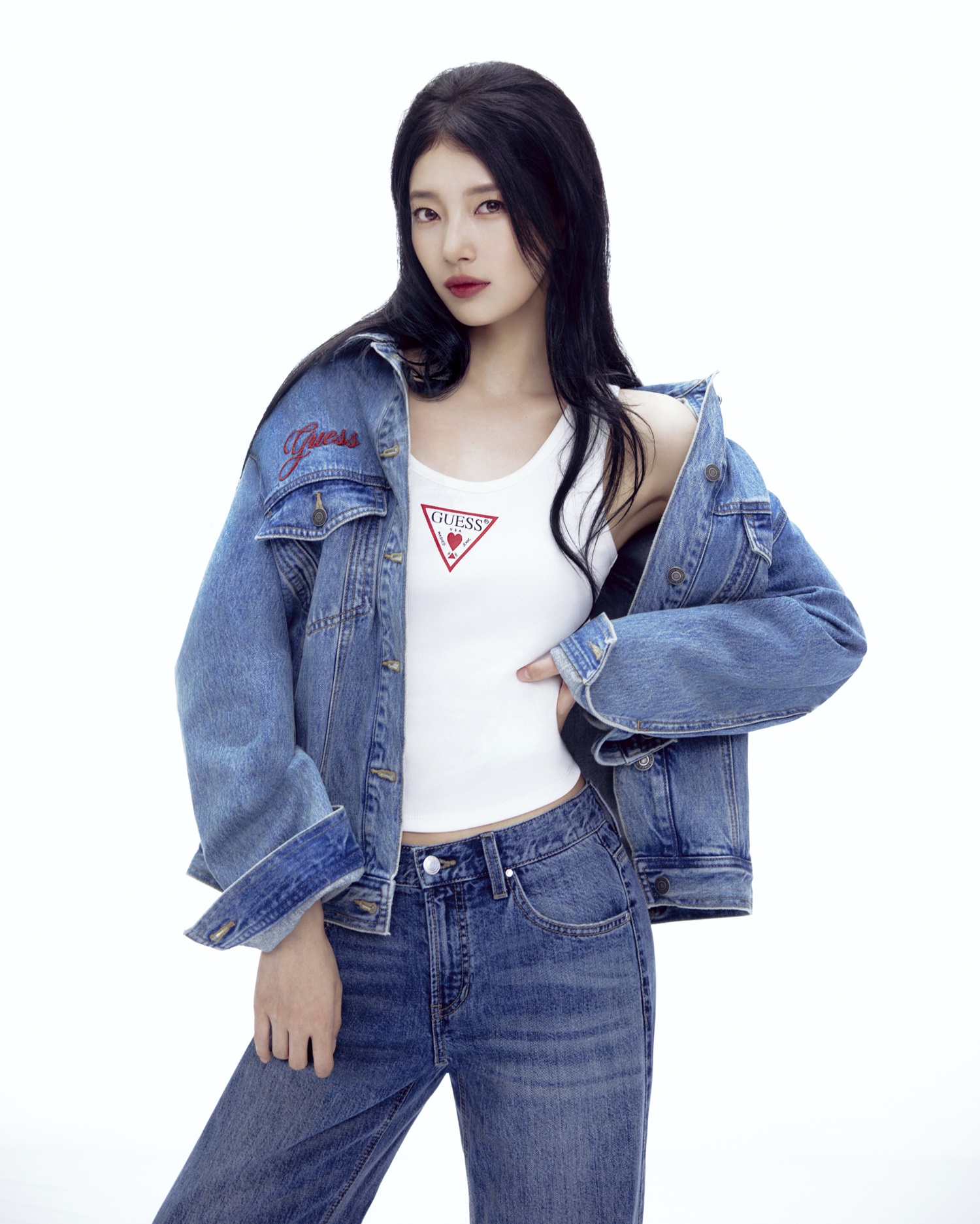 게스, 뮤즈 수지와 10년 여정 기념 ‘스페셜 프로젝트’ 공개 2 20260818 guess 1 2