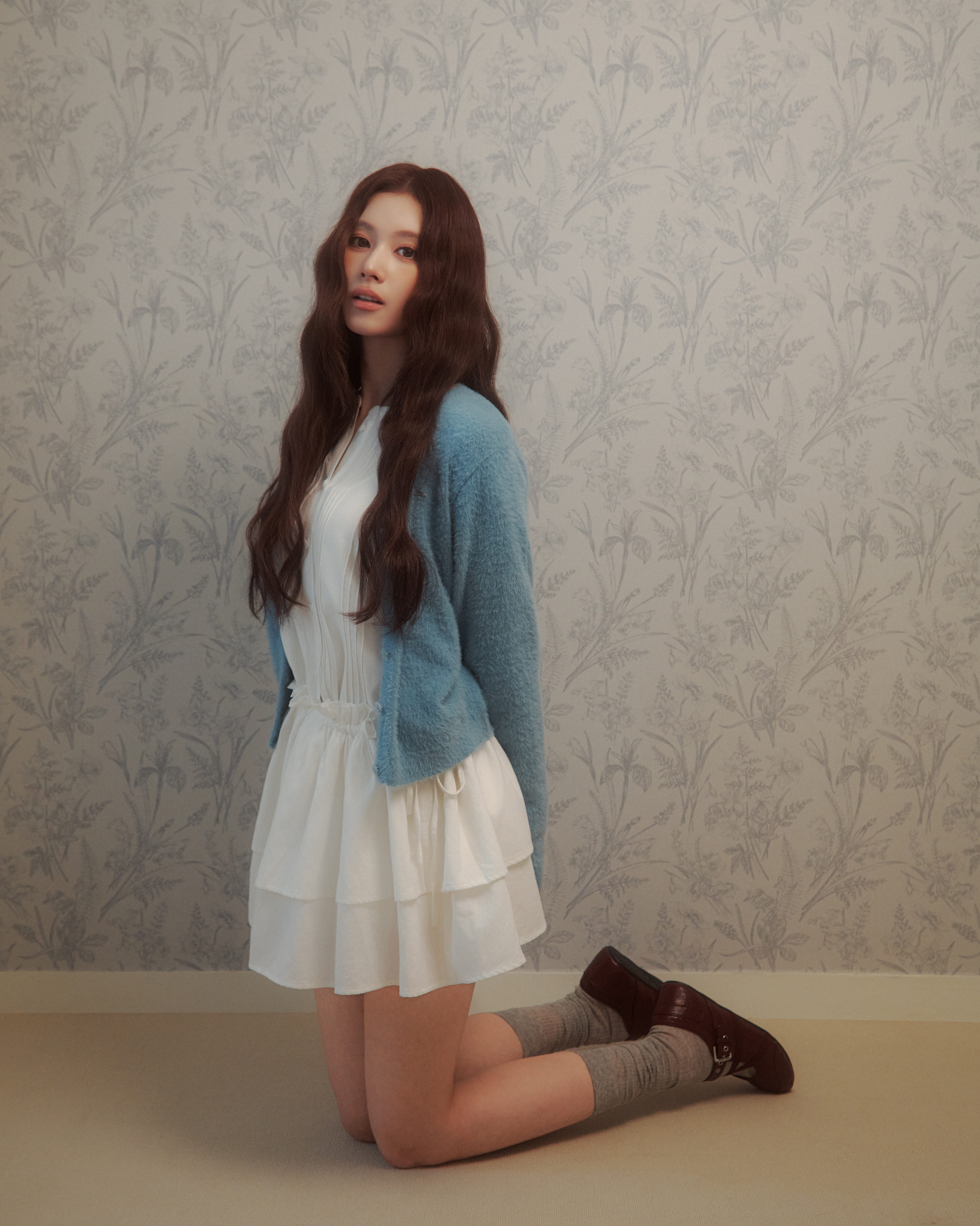 사나, ‘프릴 원피스부터 레더 재킷까지’ 가을의 시작 1 20260824 covernot 2 1