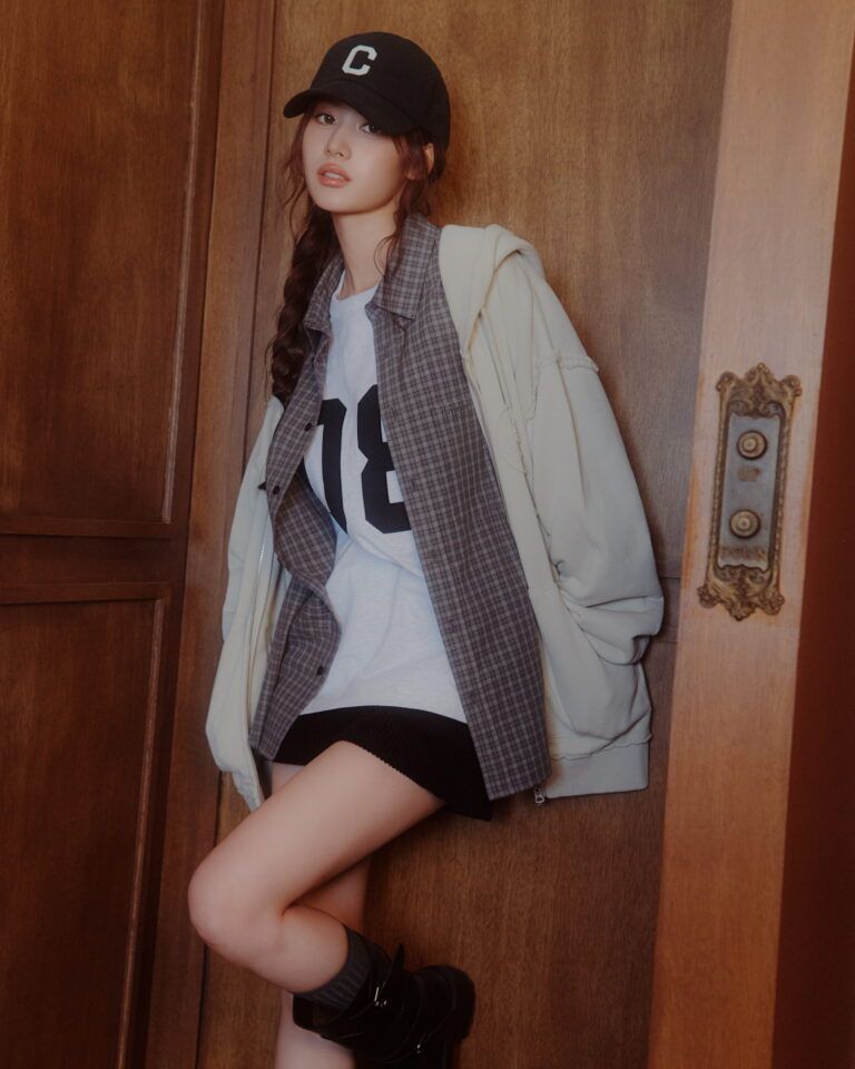 사나, ‘프릴 원피스부터 레더 재킷까지’ 가을의 시작