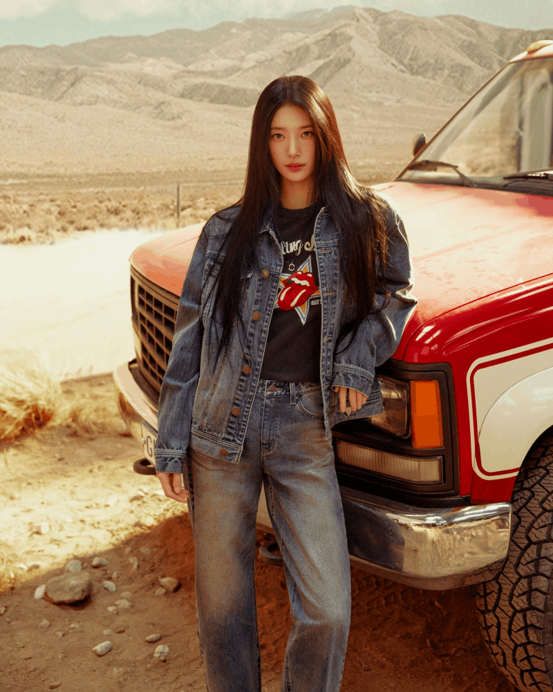 수지가 풀어낸 타임리스 가을 데님 룩 3 20260824 guess 3 3