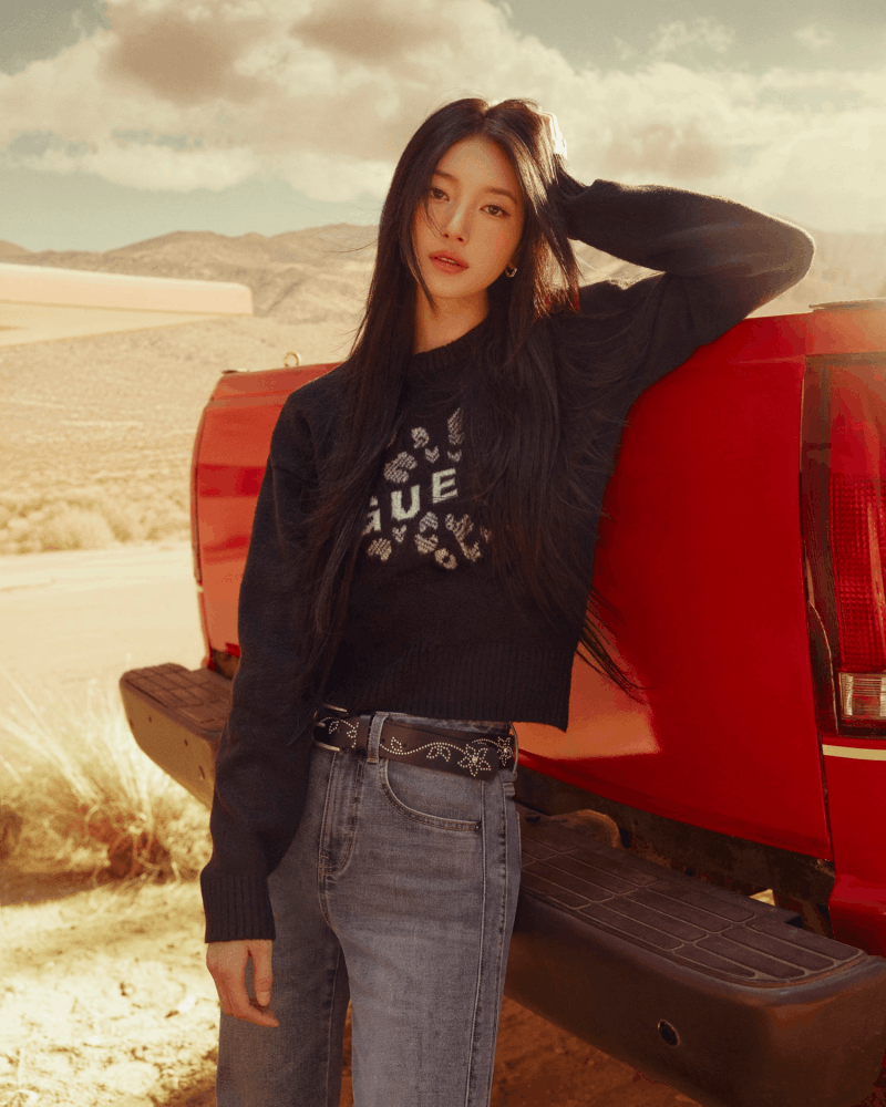 수지가 풀어낸 타임리스 가을 데님 룩 7 20260824 guess 7 7