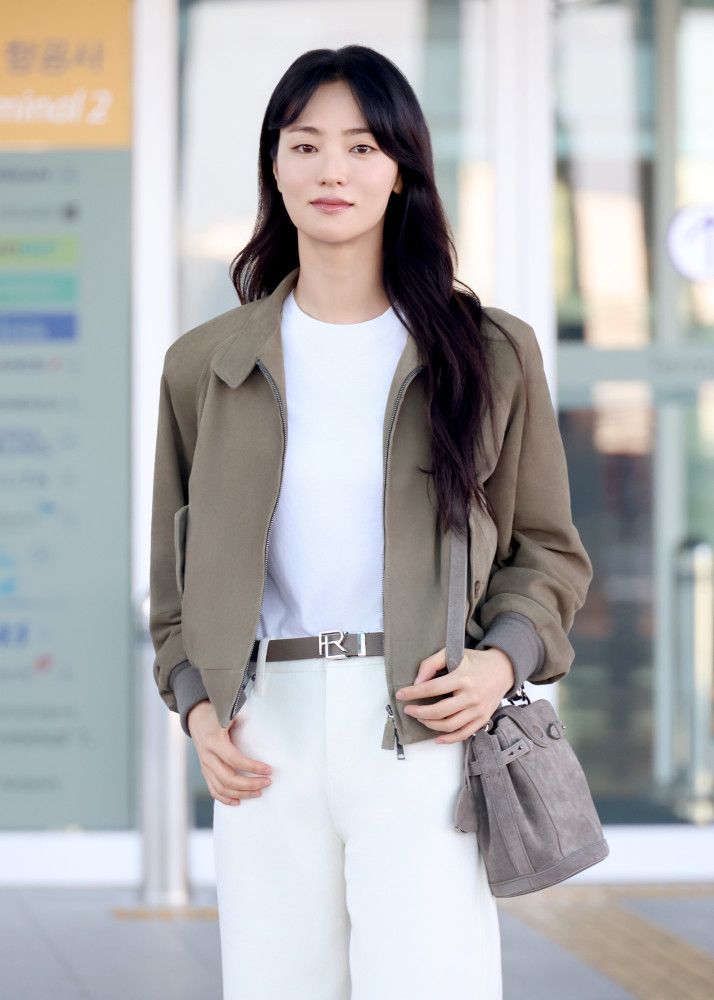 전여빈, 스웨이드 재킷으로 완성한 가을 공항패션 4 20260908 Ralph Lauren 3 4
