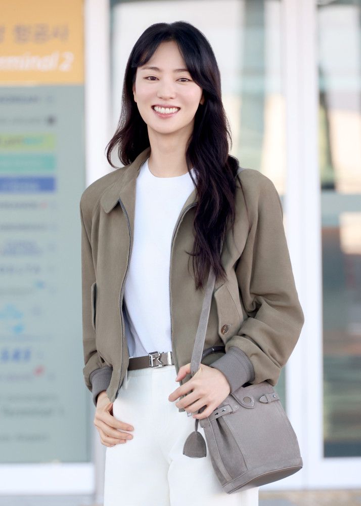 전여빈, 스웨이드 재킷으로 완성한 가을 공항패션 3 20260908 Ralph Lauren 5 3