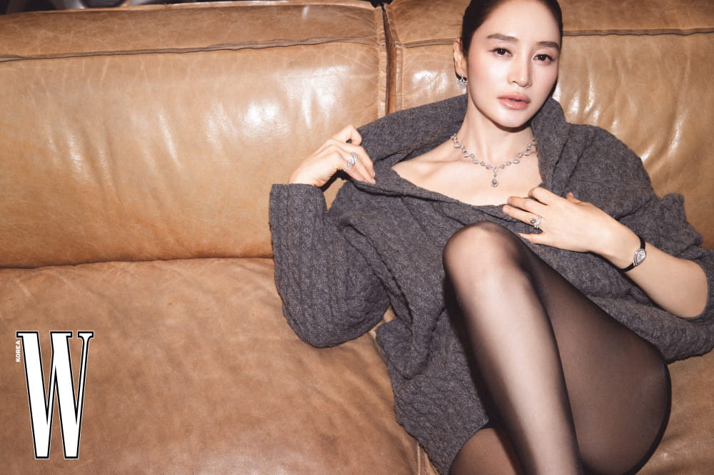 김혜수가 선보이는 대담한 하이 주얼리 스타일링 2 20260909 Chaumetkorea 1 2
