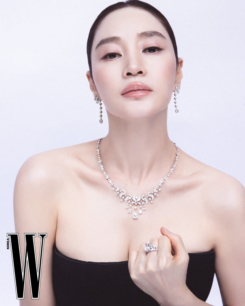 김혜수가 선보이는 대담한 하이 주얼리 스타일링 5 20260909 Chaumetkorea 5 5