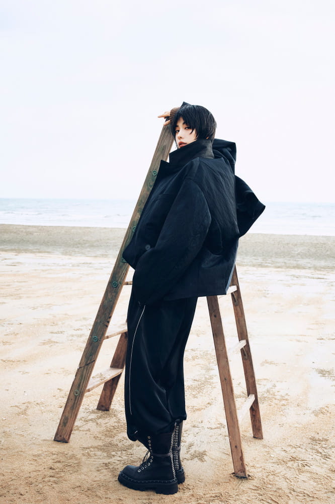 니트부터 스웨트 재킷까지...나나의 시크한 가을 룩 8 20260911 EBM 2 8