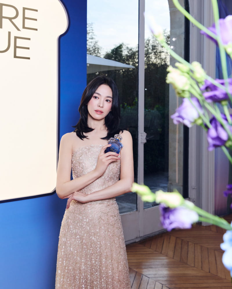 배우 송혜교, 파리 수놓은 독보적 우아함 2 20260915 GUERLAIN 3 2
