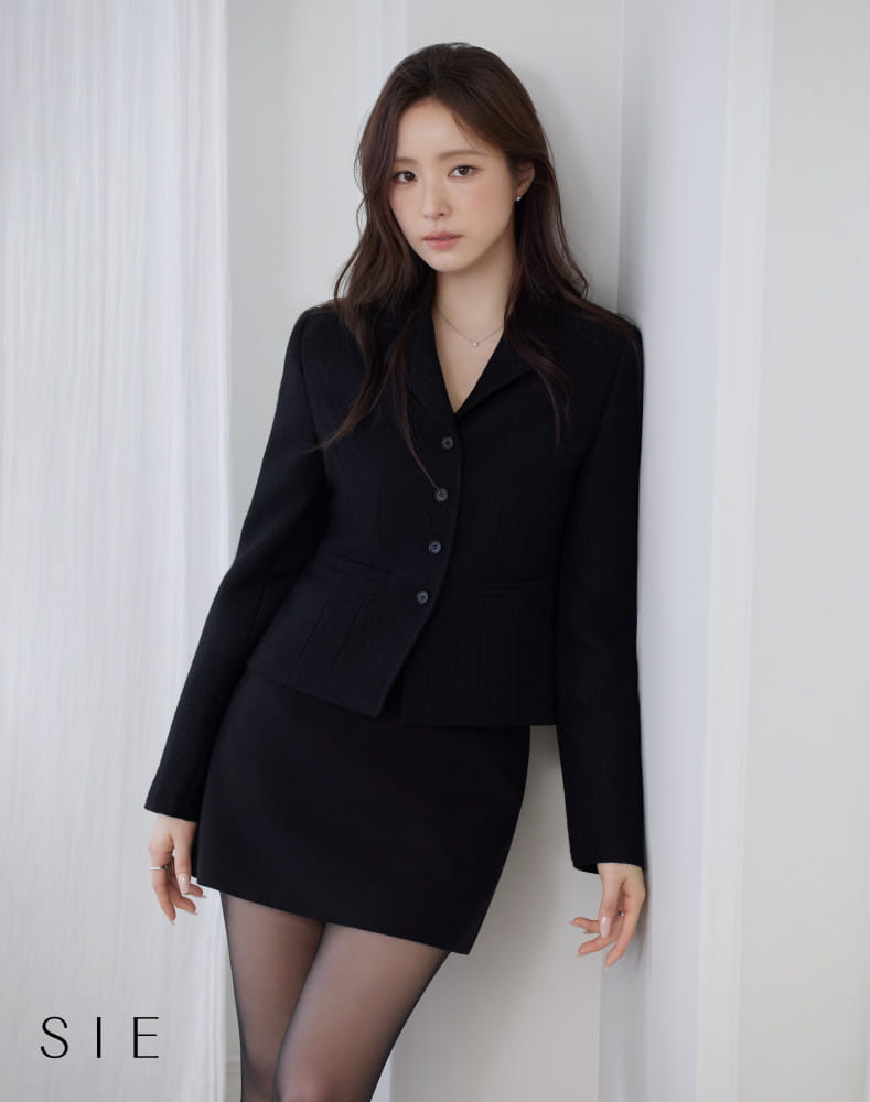'우아함의 대명사' 신세경, 감각적인 가을 오피스 룩 3 20260915 sie 2 3
