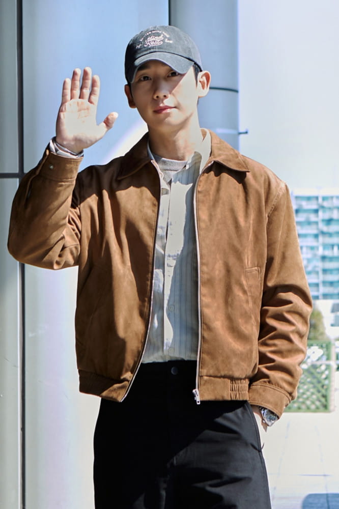 올가을 대세는 스웨이드… 정해인이 제안하는 완벽한 가을 레이어드룩 2 20260921 MINDBRIGE 2 2
