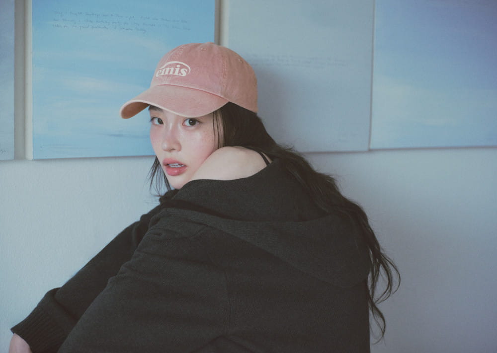부클레부터 벨벳까지...김민하의 가을 모자 스타일링 4 20260923 emis 2 4