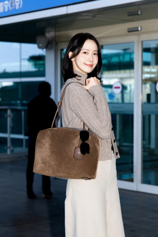 임윤아, 우아한 무드의 톤온톤 공항패션 5 20260923 maxmara 2 5