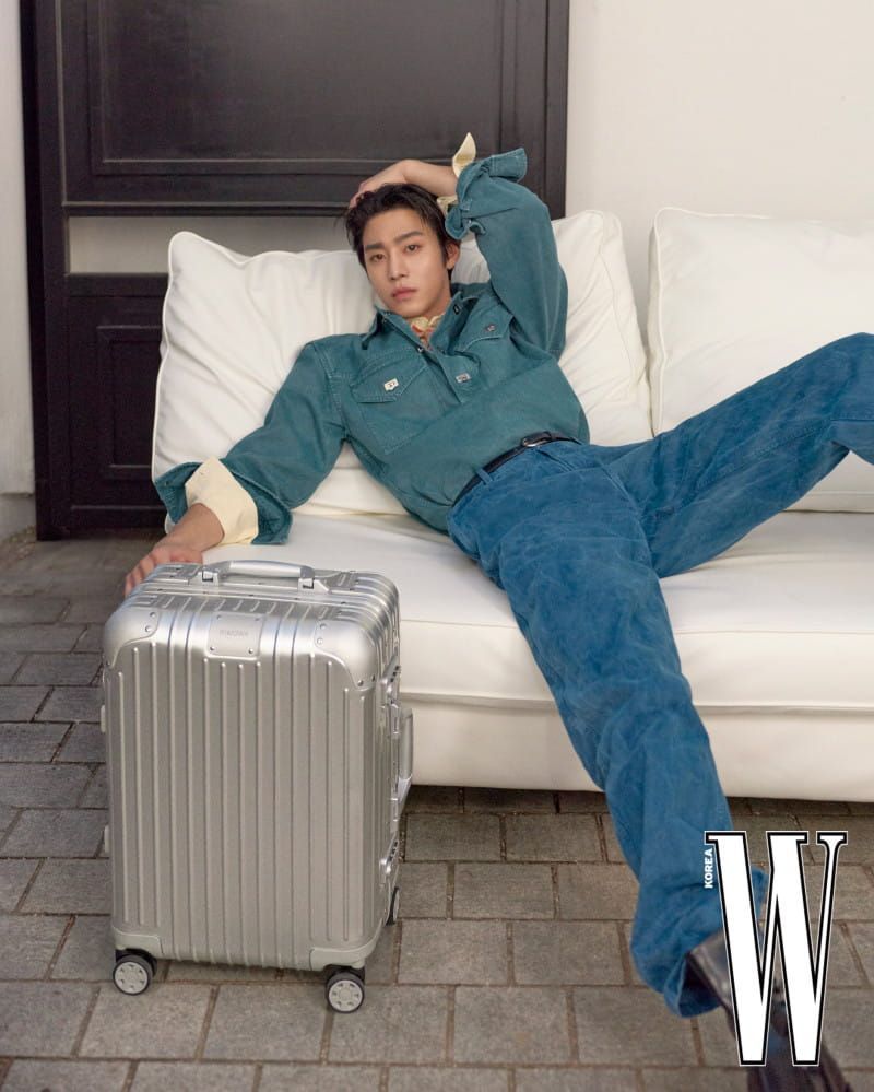 리모와 X 안효섭, 세련된 백 스타일링 화보 11 20260923 rimowa 14 11
