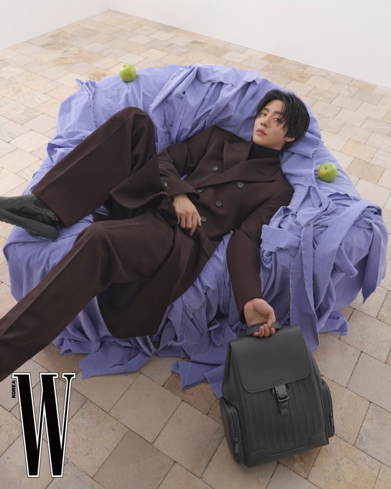 리모와 X 안효섭, 세련된 백 스타일링 화보 10 20260923 rimowa 8 10