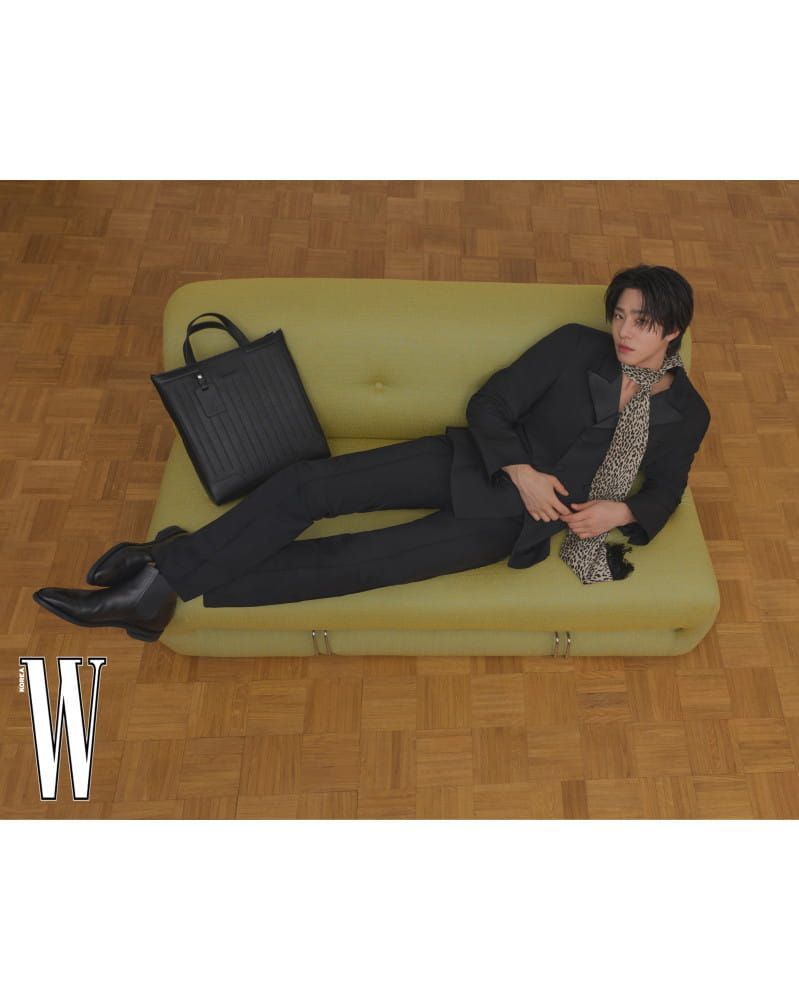 리모와 X 안효섭, 세련된 백 스타일링 화보 6 20260923 rimowa 9 6