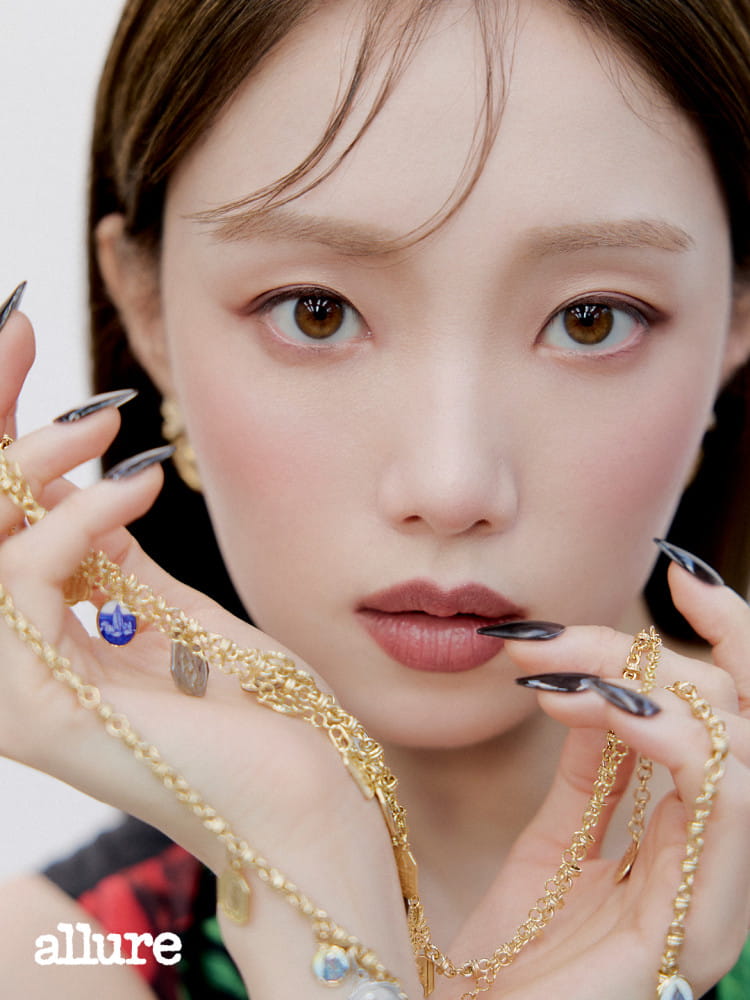 “이성경 X 돌체앤가바나” 고혹적인 정통 테일러링 1 20260928 Dolce Gabbana 7 1