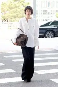 나나, 밀라노로 향하는 시크한 발걸음