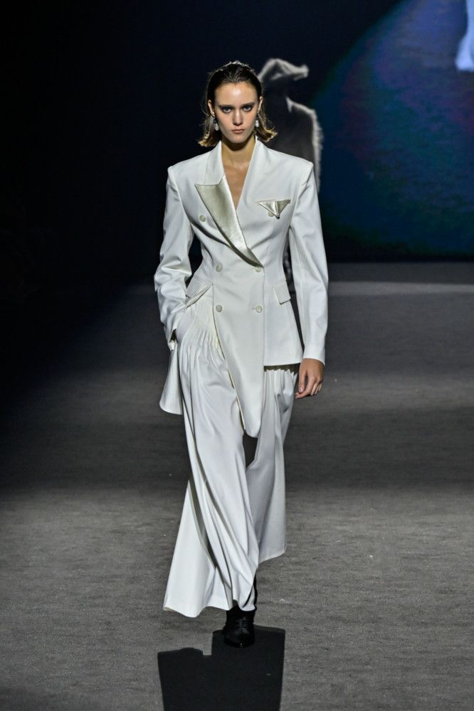 두칸이 펼쳐낸 2027 S/S, ‘순환과 재생’의 아트 쿠튀르 9 수정됨 DOUCAN F040 9