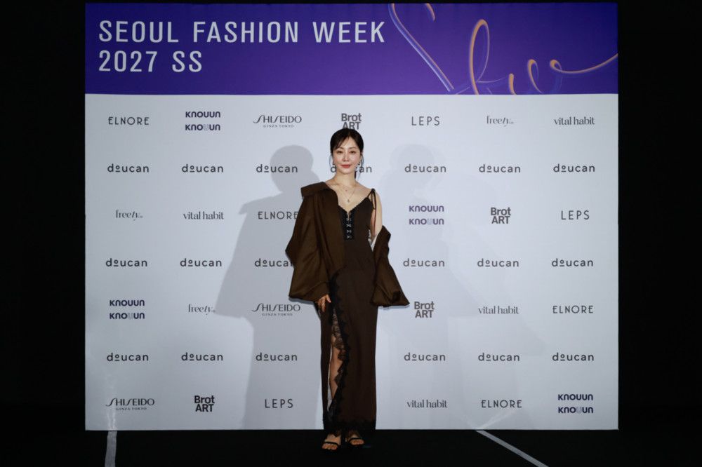두칸이 펼쳐낸 2027 S/S, ‘순환과 재생’의 아트 쿠튀르 10 수정됨 DOUCAN P006 10