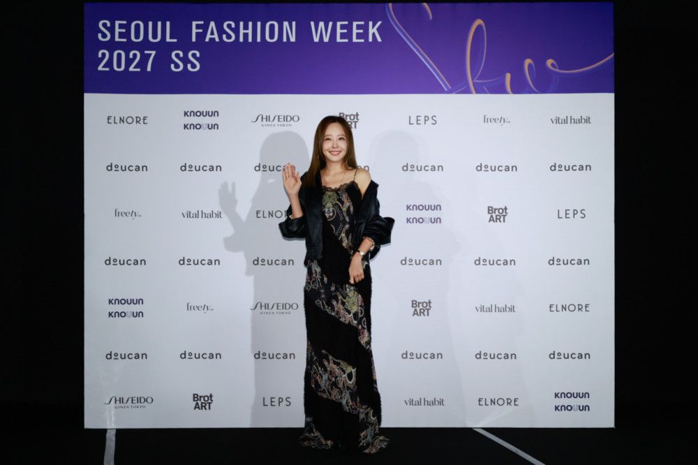 두칸이 펼쳐낸 2027 S/S, ‘순환과 재생’의 아트 쿠튀르 11 수정됨 DOUCAN P016 11