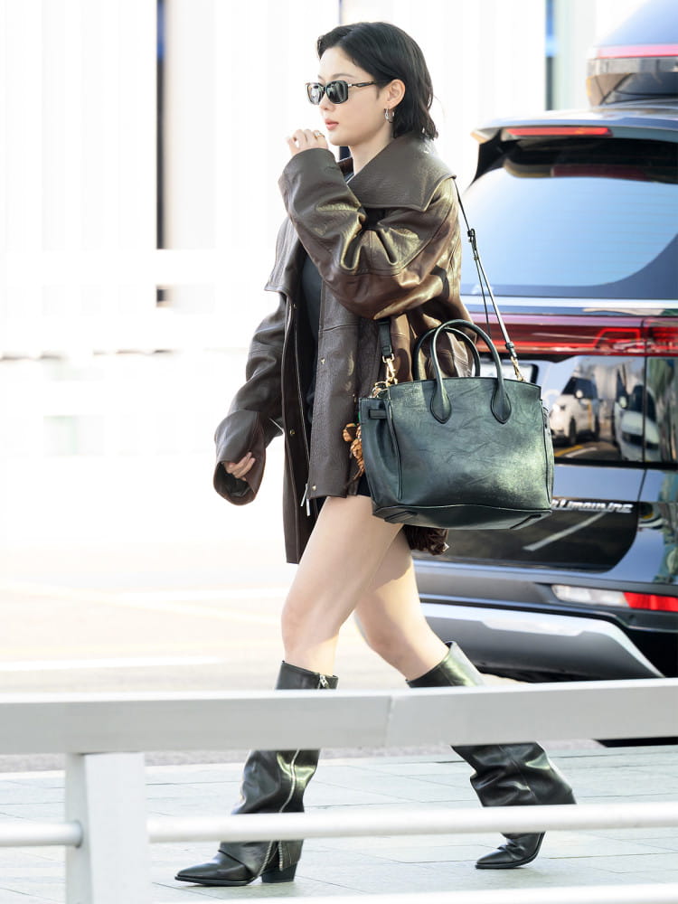 김유정, 감각적인 가을 데일리 룩 4 20261001 CHARLES KEITH 4 4