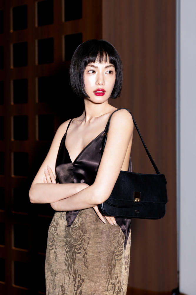 나나, 페라가모 SS27 패션쇼 참석...독보적 패션 아이콘 증명 4 20261001 Ferragamo 4 4