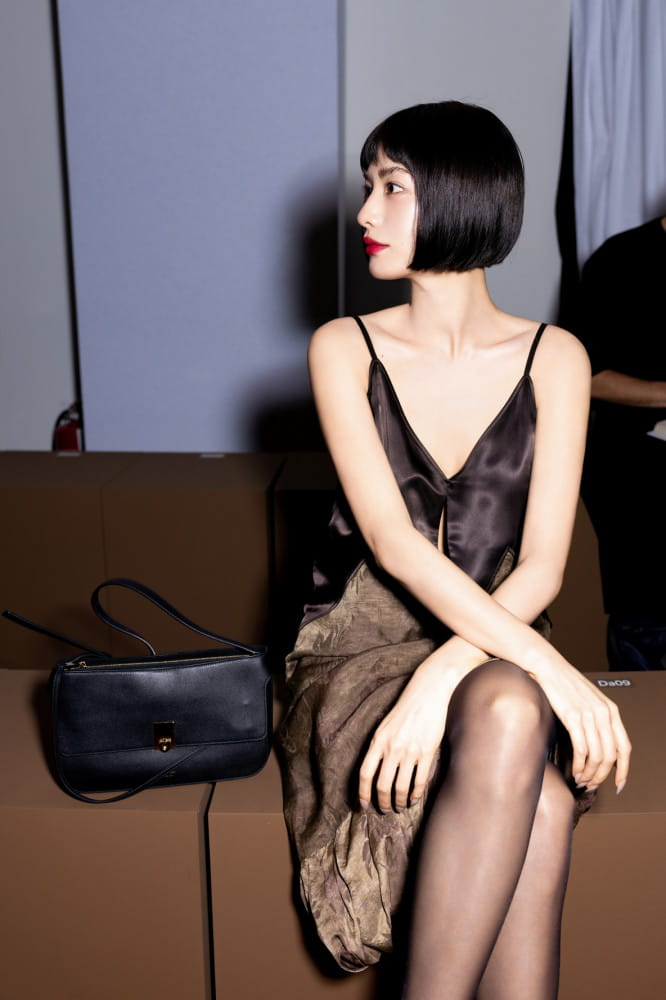 나나, 페라가모 SS27 패션쇼 참석...독보적 패션 아이콘 증명 5 20261001 Ferragamo 6 5