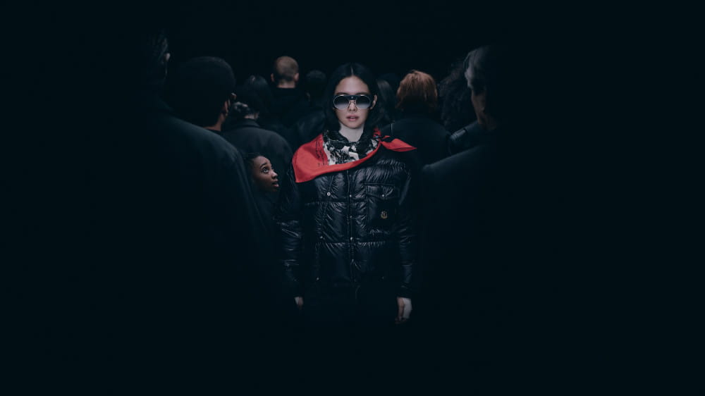 ‘독보적 존재감’... 제니, 몽클레르 리아이콘 카라코룸 재킷 착장 화제 4 20261015 Moncler 1 4
