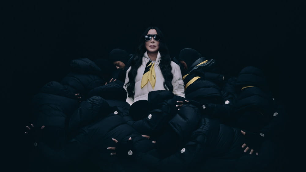 ‘독보적 존재감’... 제니, 몽클레르 리아이콘 카라코룸 재킷 착장 화제 3 20261015 Moncler 4 3