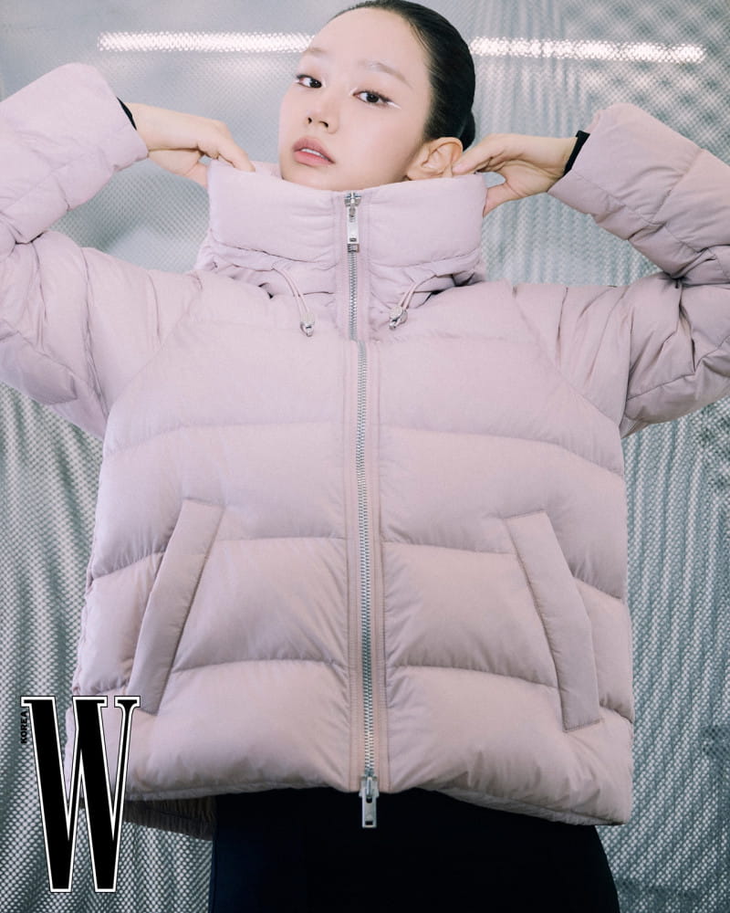 ‘화보 장인’ 혜리의 세련된 윈터 아우터 룩 4 20261026 Moose Knuckles 3 4