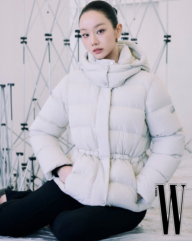 ‘화보 장인’ 혜리의 세련된 윈터 아우터 룩 2 20261026 Moose Knuckles 4 2